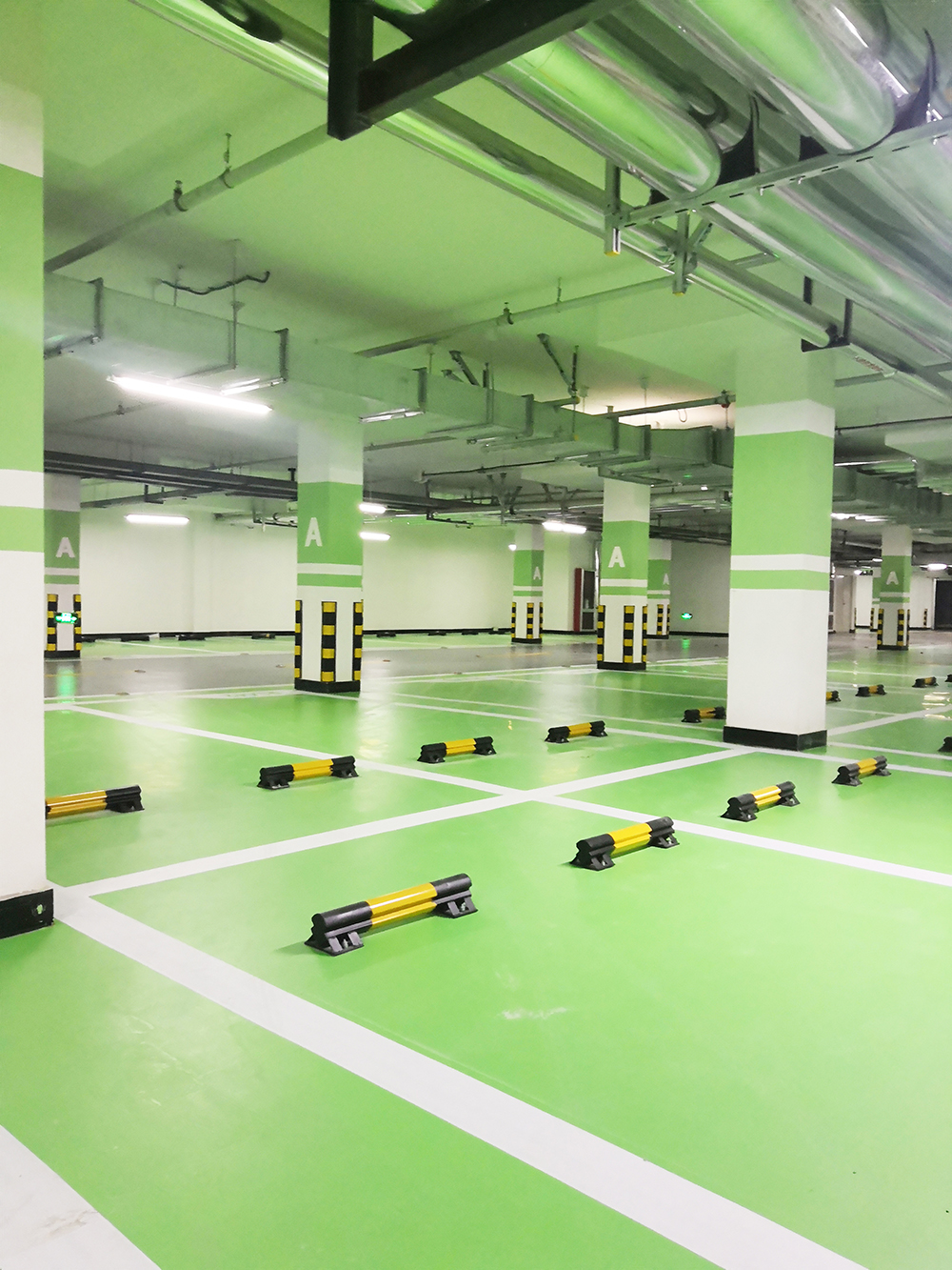 济南龙湖春江郦城地下车库